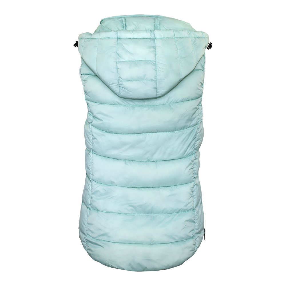 Weibliches Model mit CAMPS BAY Steppweste in Harbour Grey