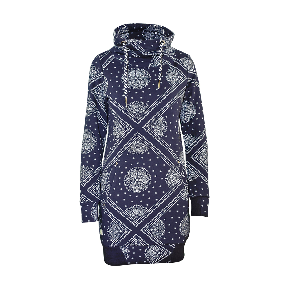Weibliches Model mit CAMPS BAY Sweatkleid in Navy mit AOP