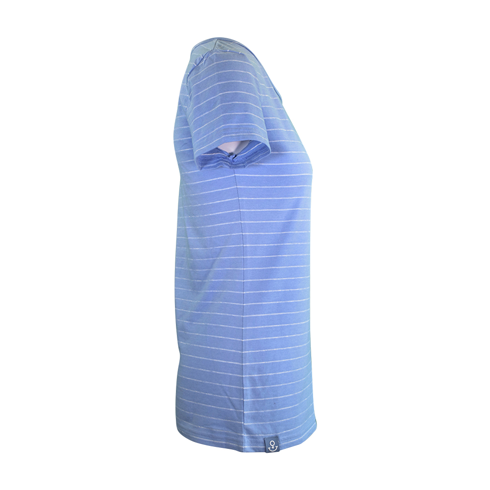 Weibliches Model mit ANKERBRAUT T-Shirt in Lavender Lustre