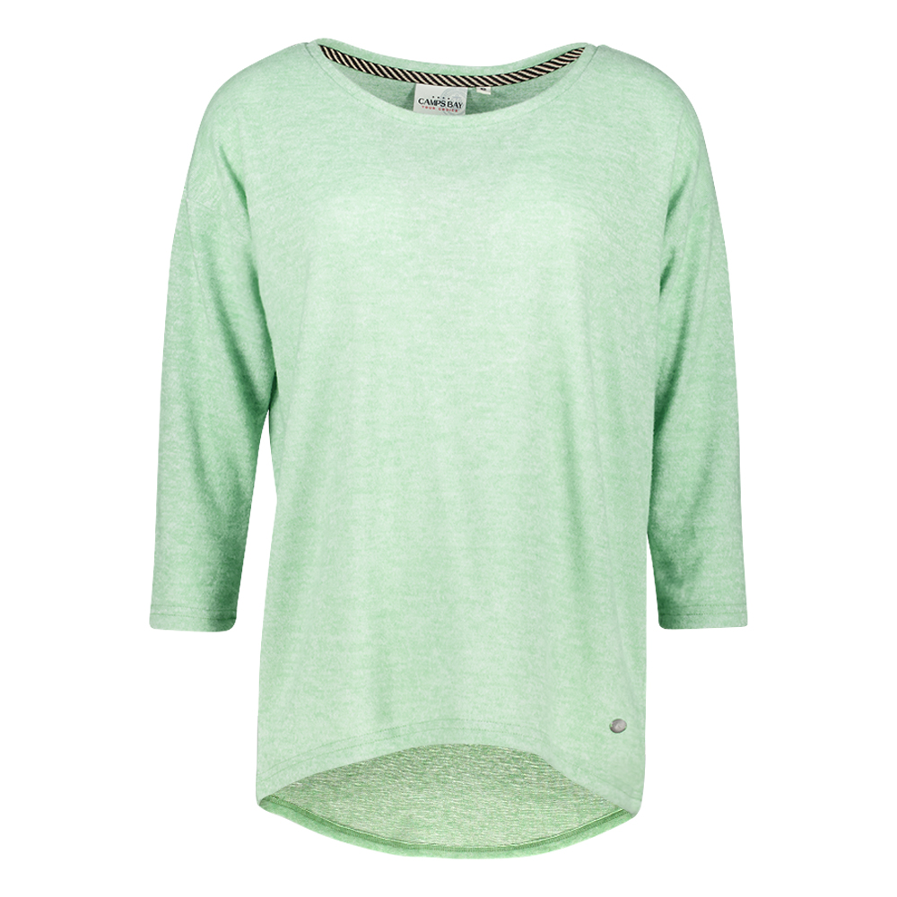 Weibliches Model mit CAMPS BAY Shirt 