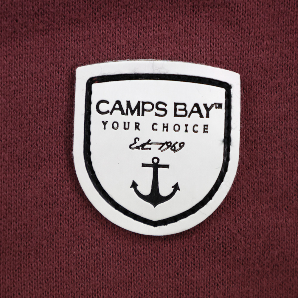 Weibliches Model mit CAMPS BAY Sweatkleid in Rose Brown
