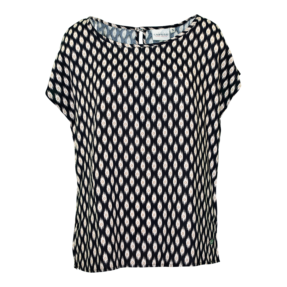 Weibliches Model mit CAMPS BAY Bluse in Black Div.