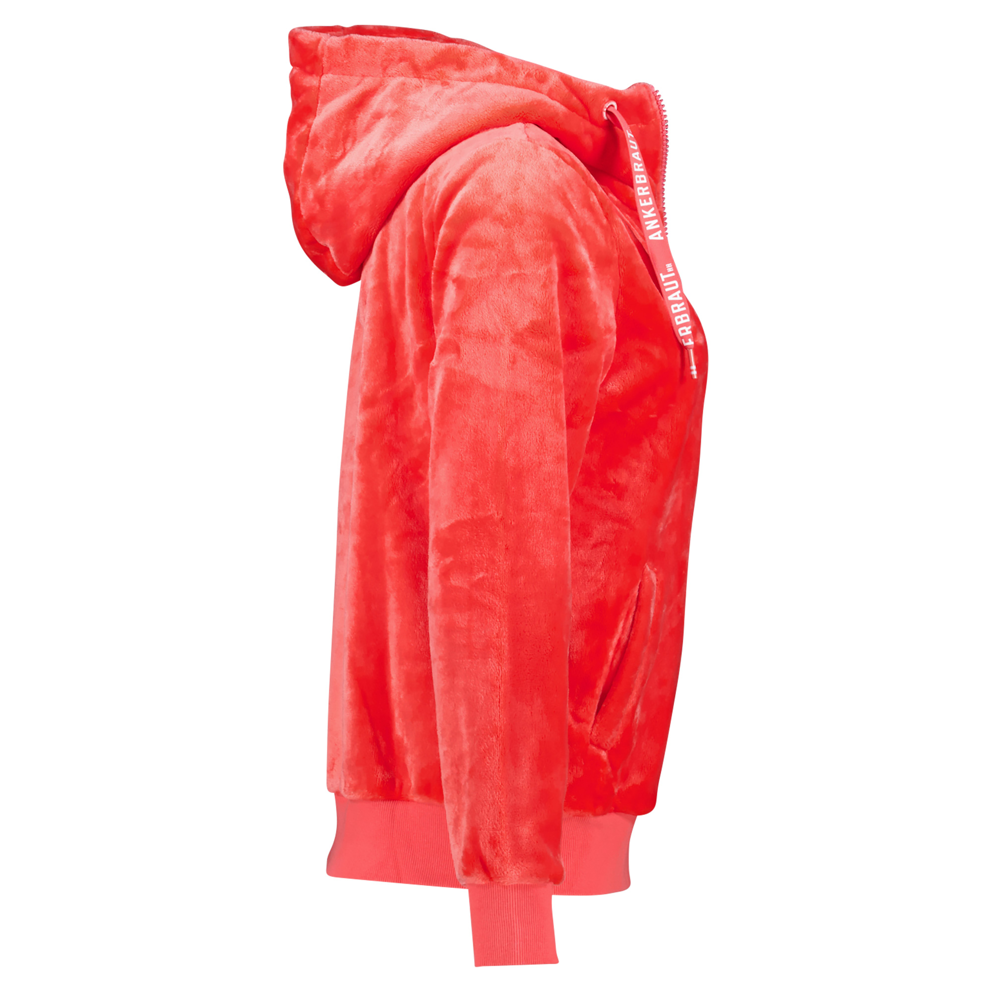 Weibliches Model mit ANKERBRAUT Kuschel-Jacke in Koralle