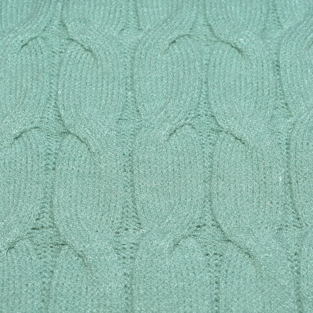 Weibliches Model mit CAMPS BAY Strickpullover in Harbour Grey