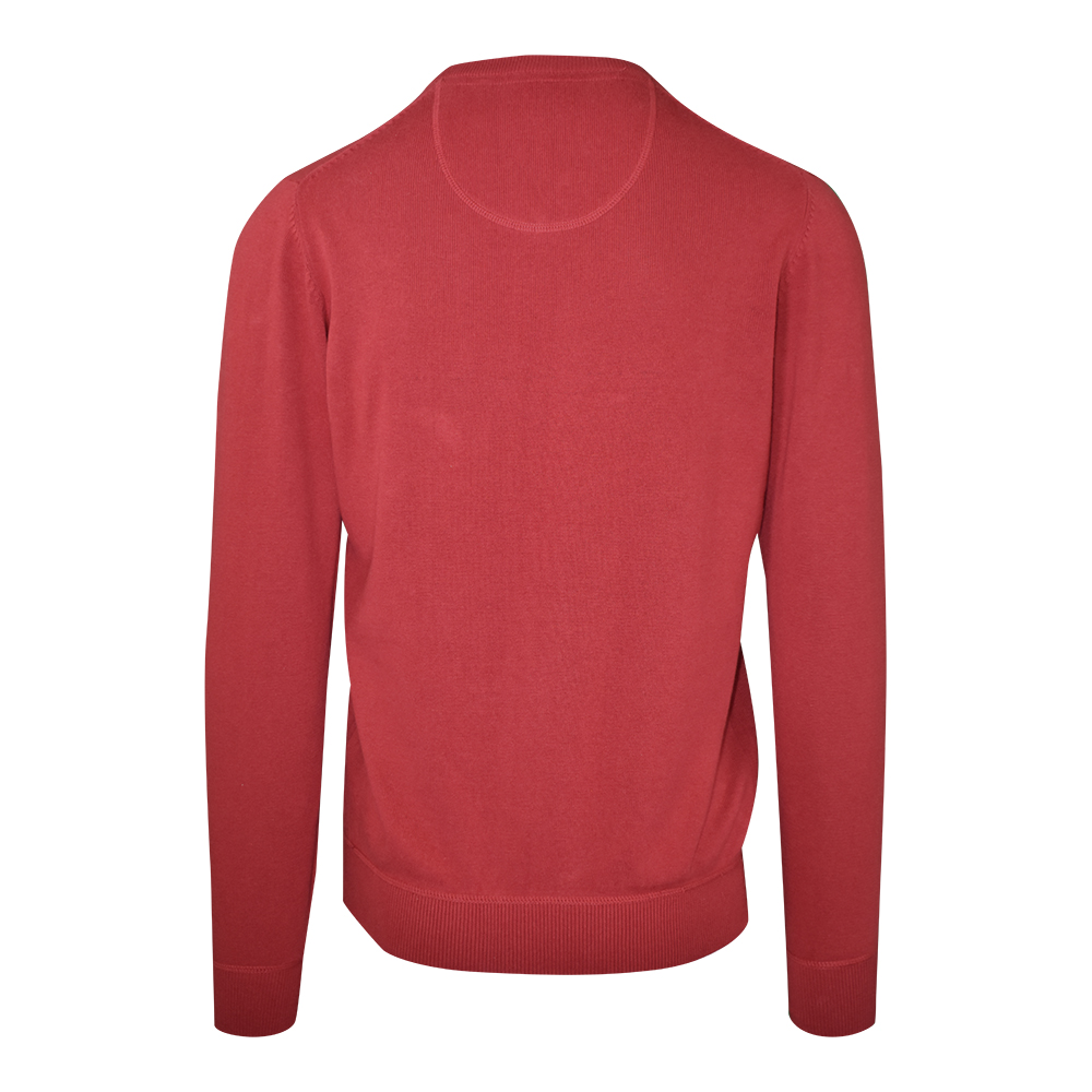 Männliches Model mit CAMPS BAY Pullover in Red