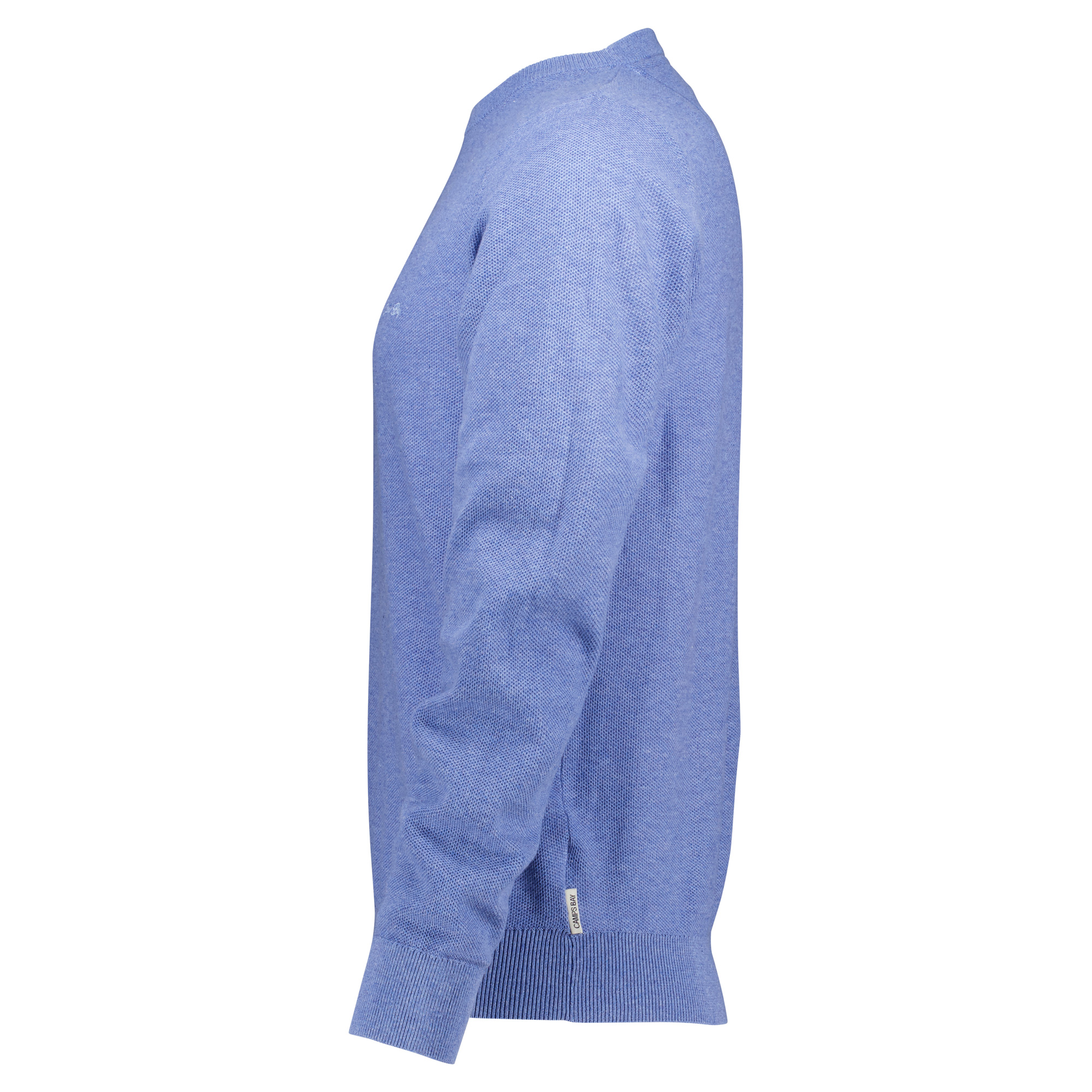 Männliches Model mit CAMPS BAY Strick-Pullover in Blue