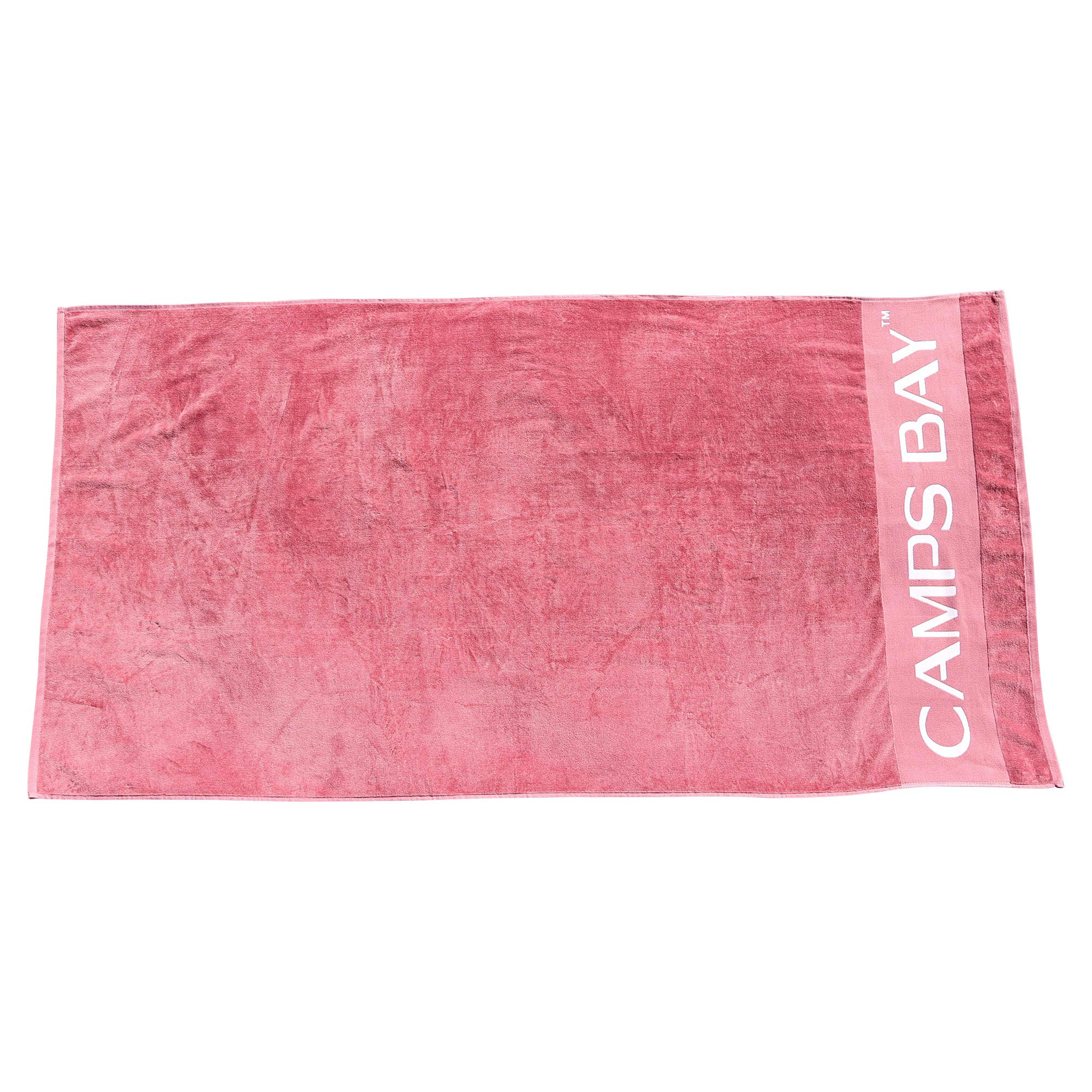 Weibliches Model mit CAMPS BAY Badelaken in Berry