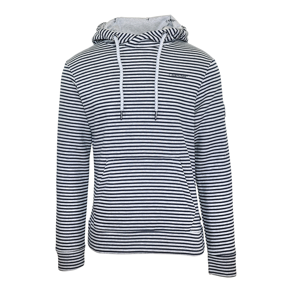 Männliches Model mit CAMPS BAY Hoodie 