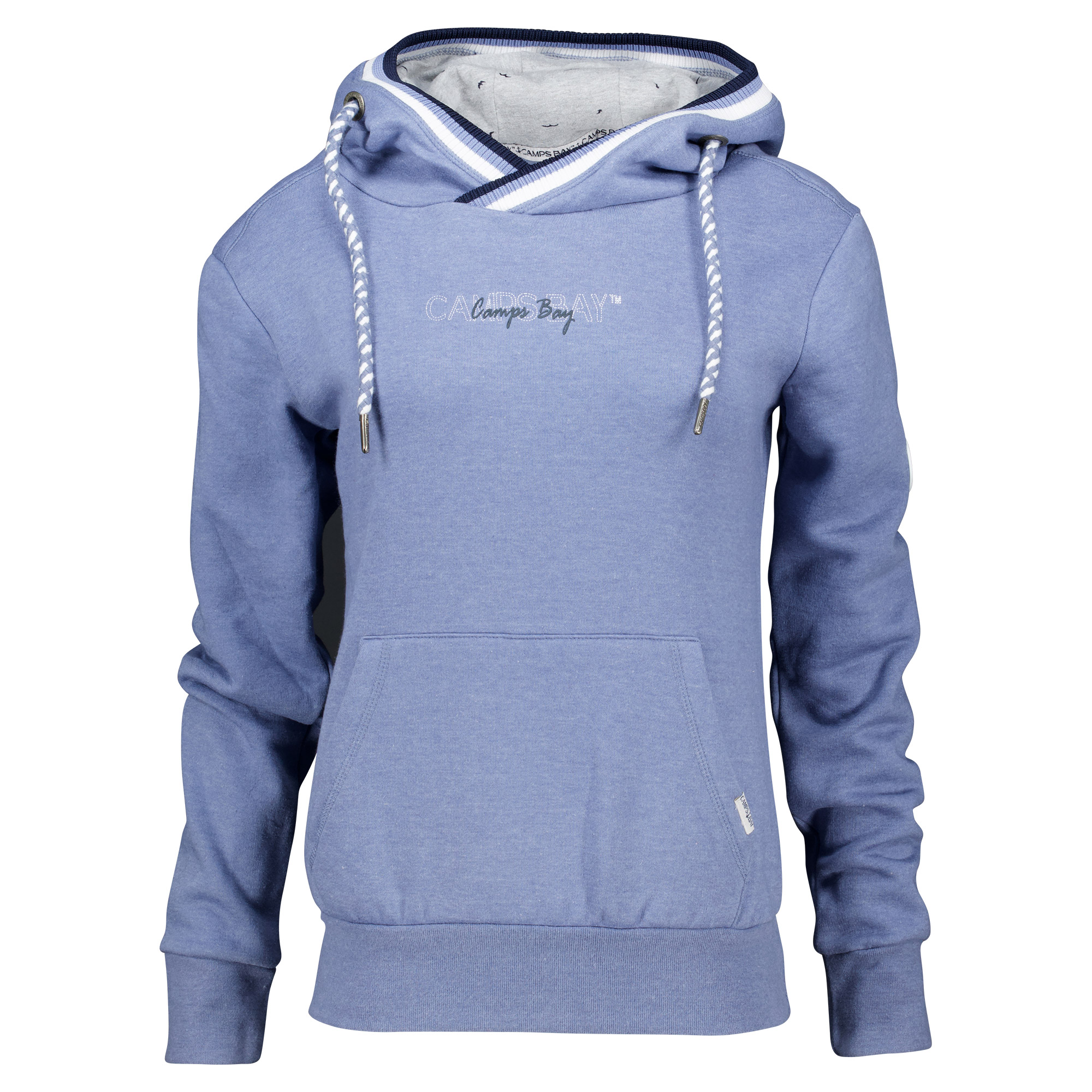 Weibliches Model mit CAMPS BAY Hoodie in Infinity