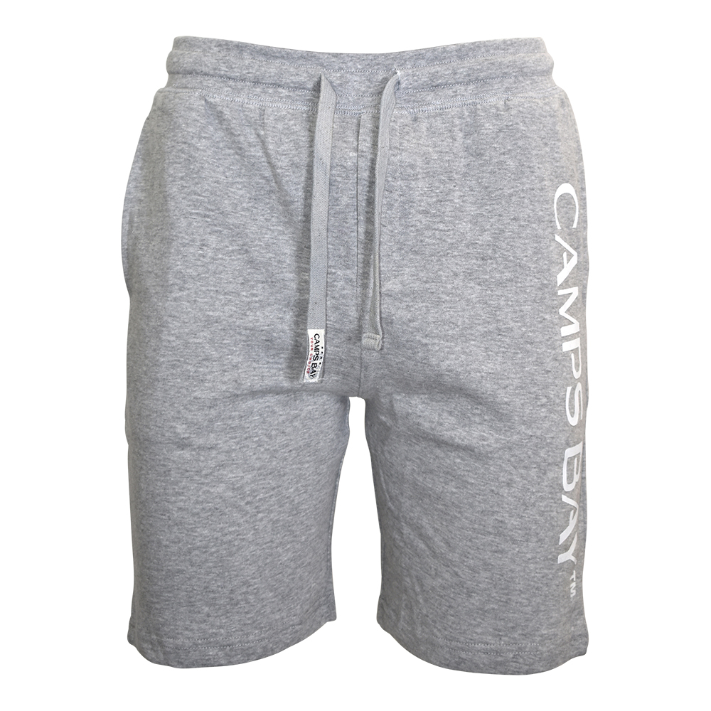 Männliches Model mit CAMPS BAY Shorts 