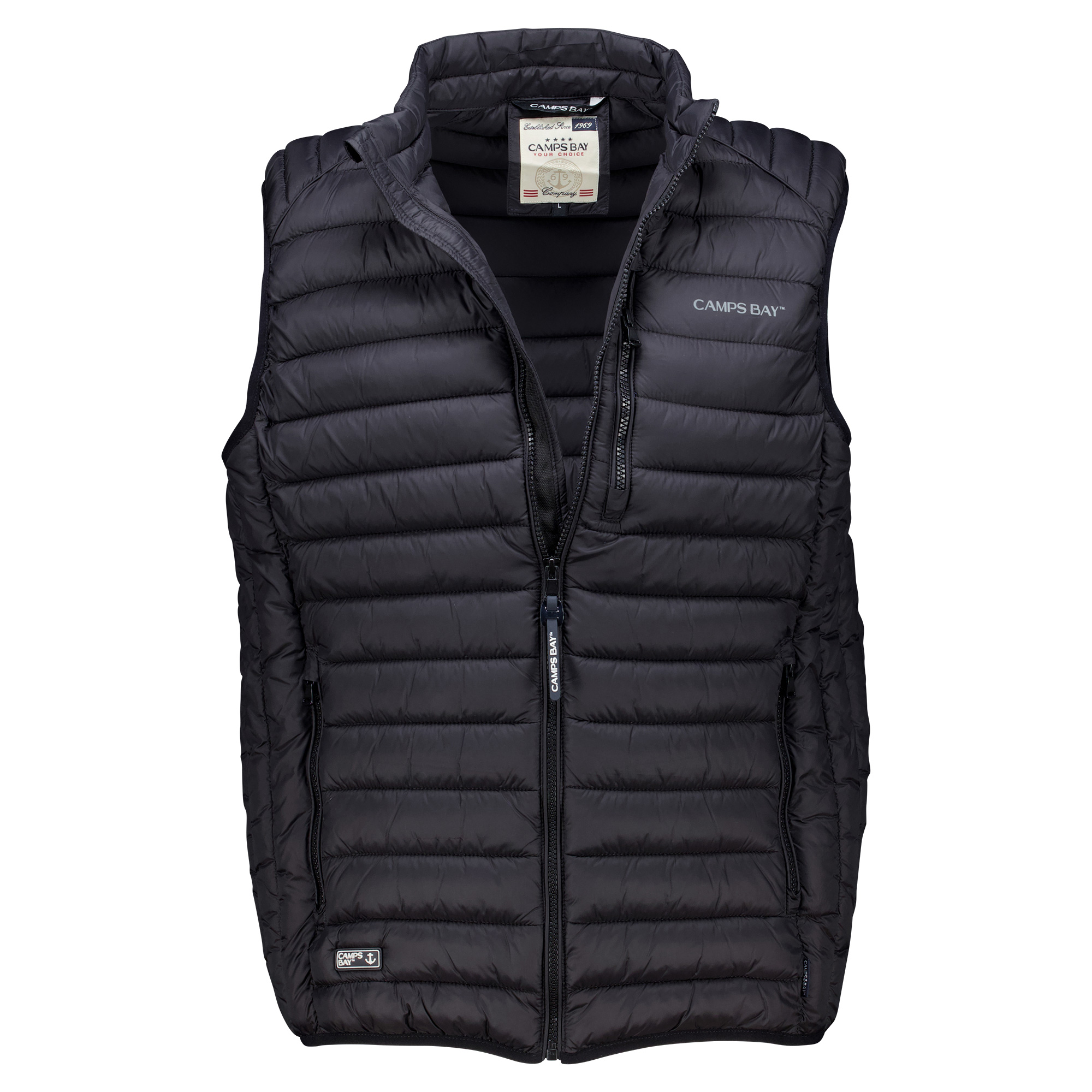 Männliches Model mit CAMPS BAY Weste in Schwarz