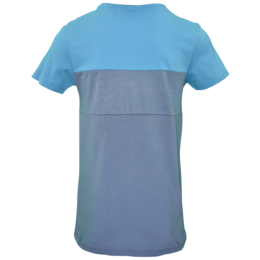 Männliches Model mit CAMPS BAY T-Shirt in Streifen China Blue