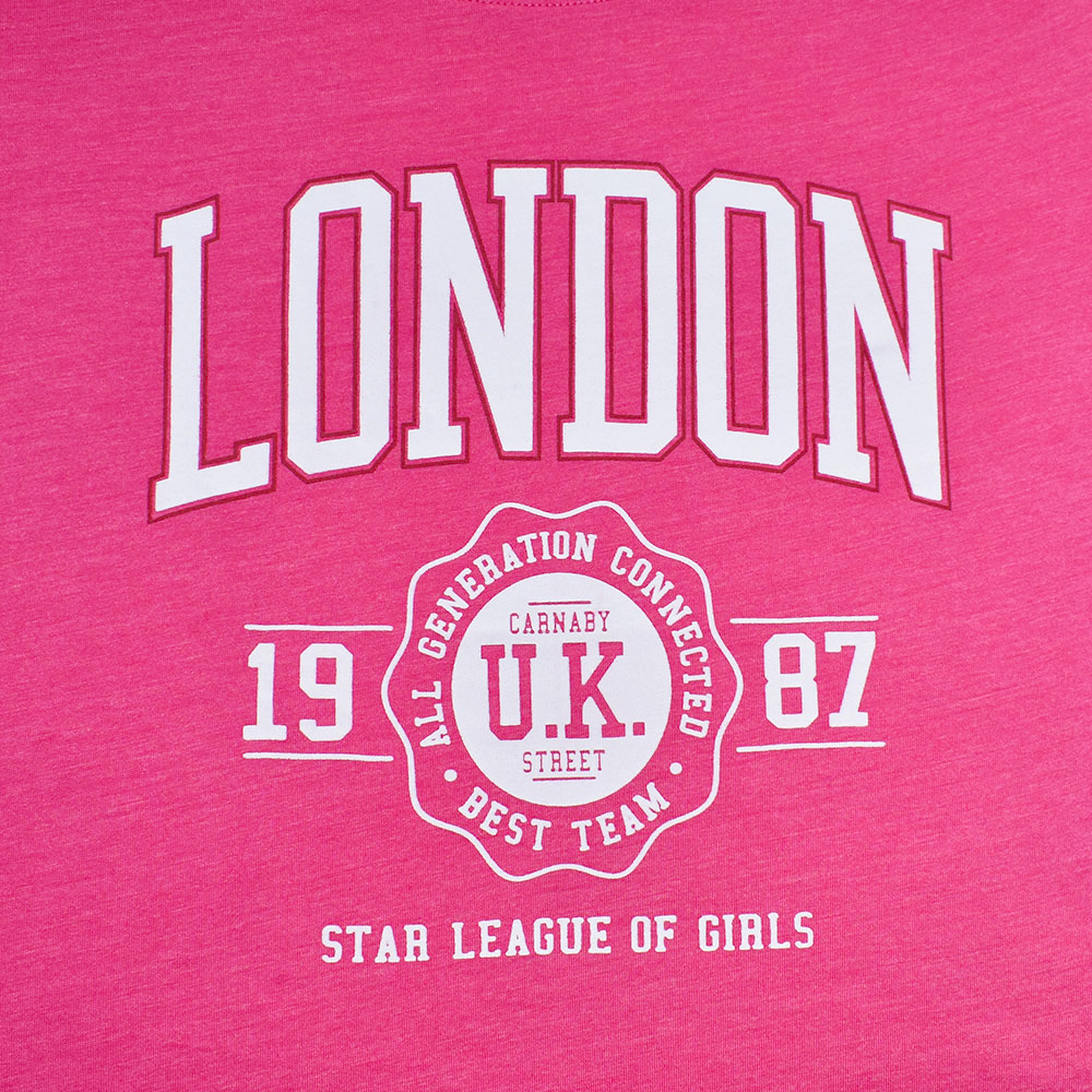 Weibliches Model mit Rock Your Day T-Shirt-Kleid in Pink Flambé Melange