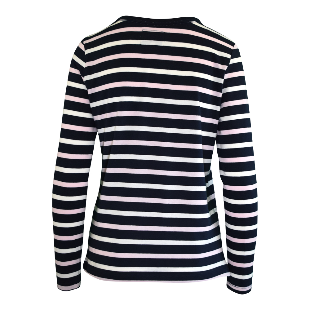 Weibliches Model mit CAMPS BAY Langarmshirt in Night Sky - Cradle Pink - Cloud Dancer