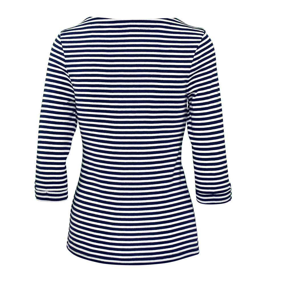 Weibliches Model mit CAMPS BAY Shirt in Night Sky