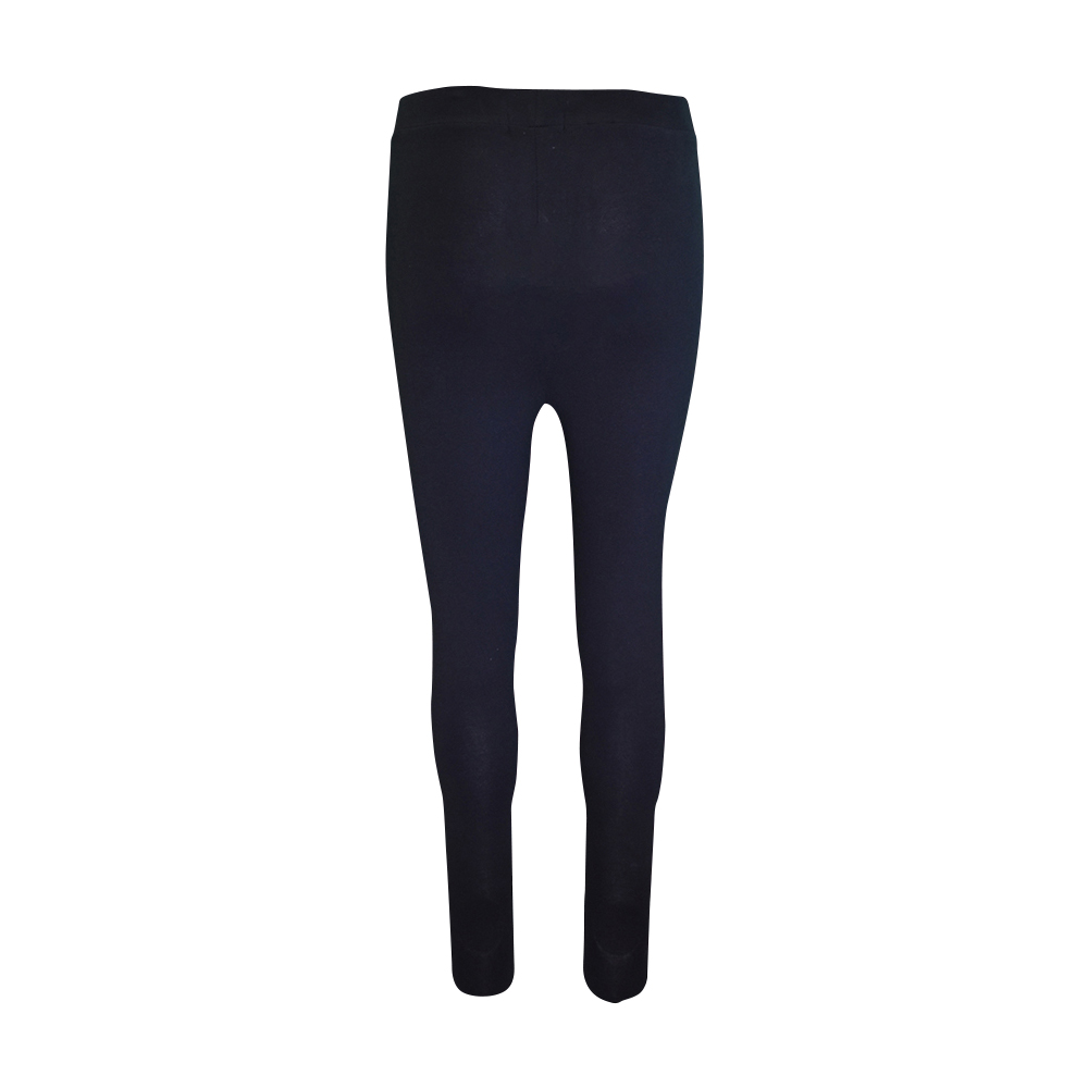 Weibliches Model mit CAMPS BAY Leggins 