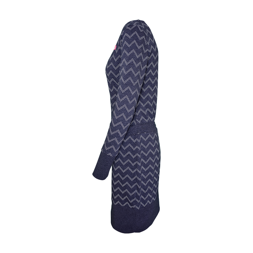 Weibliches Model mit ANKERBRAUT Kleid in Night Sky
