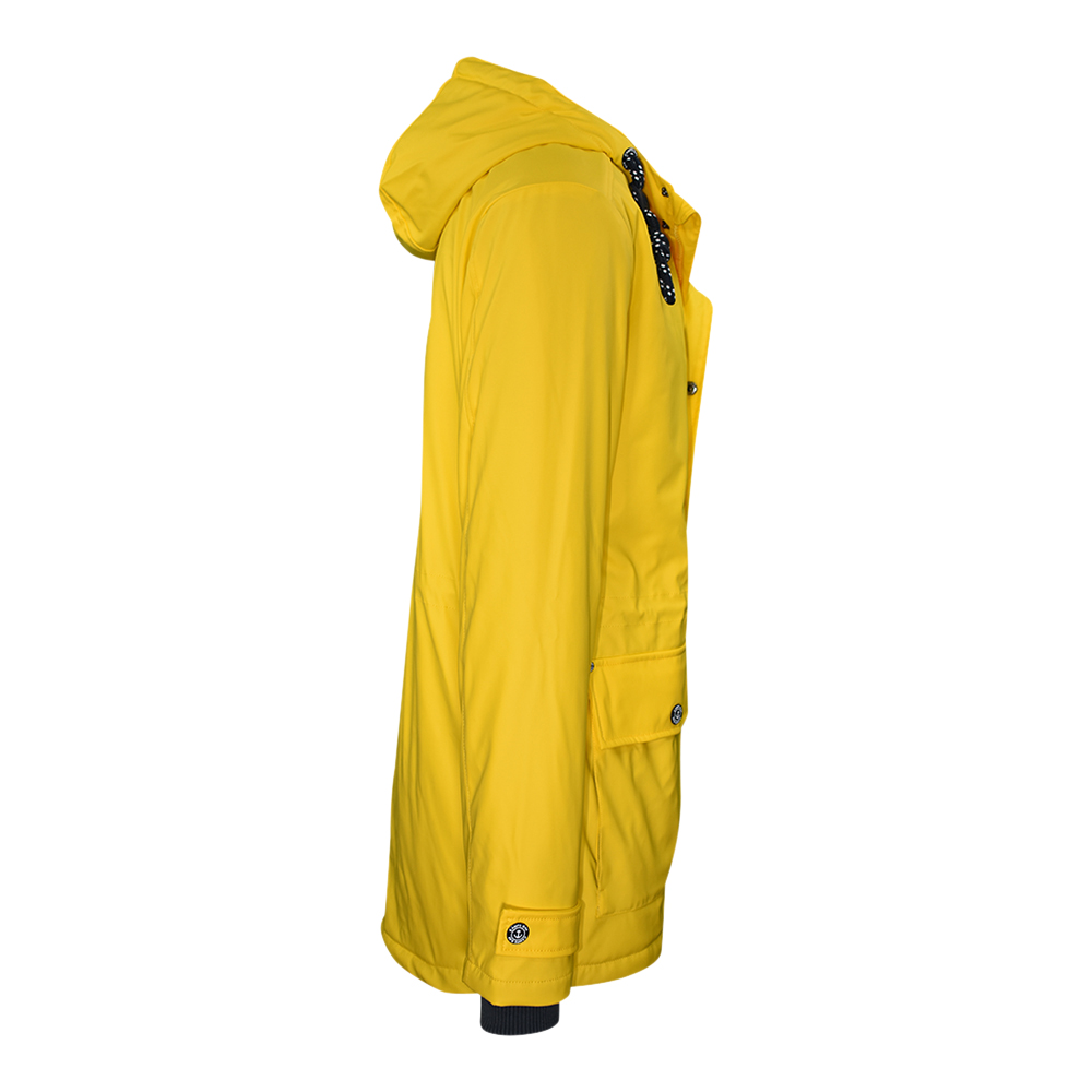 Männliches Model mit CAMPS BAY Wetterjacke in Lemon Chrome
