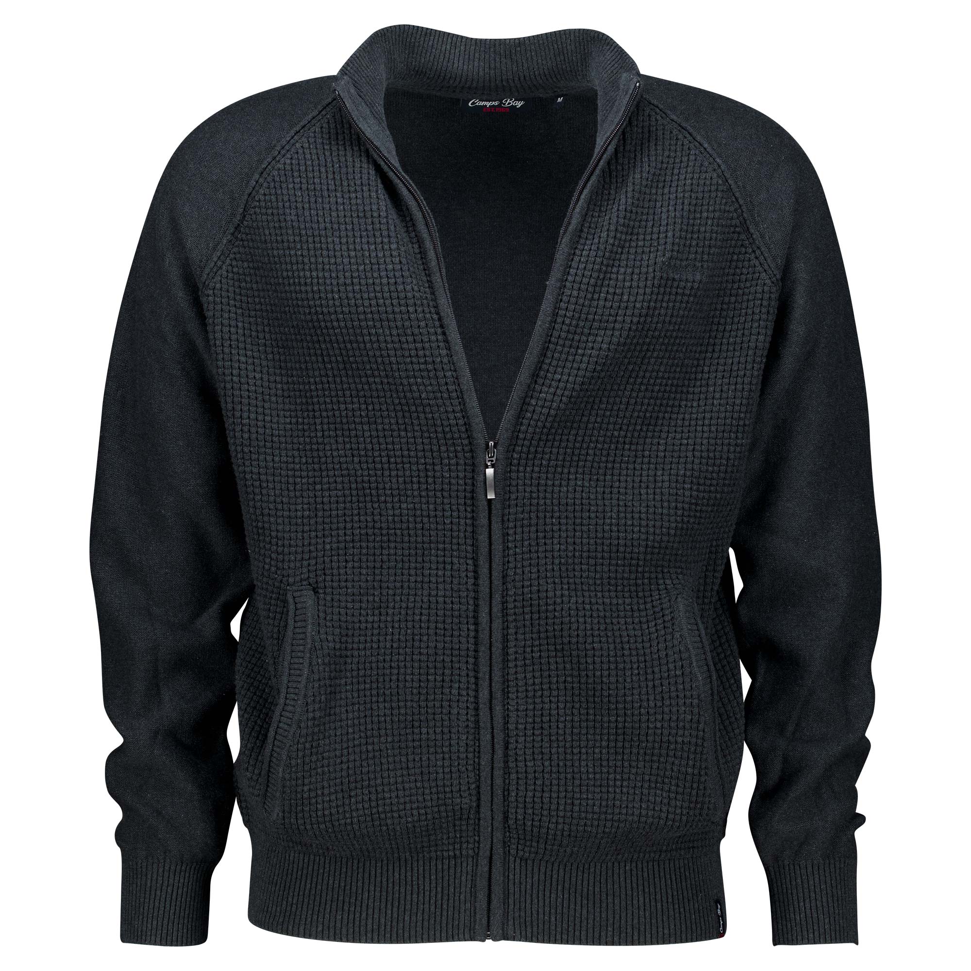 Männliches Model mit CAMPS BAY Strickpullover 