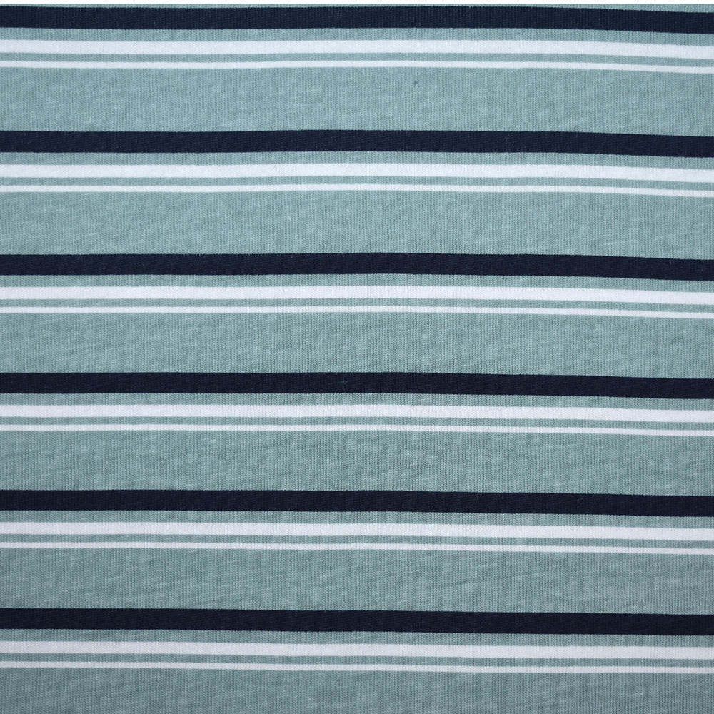 Männliches Model mit CAMPS BAY T-Shirt in Stone Blue Yellow
