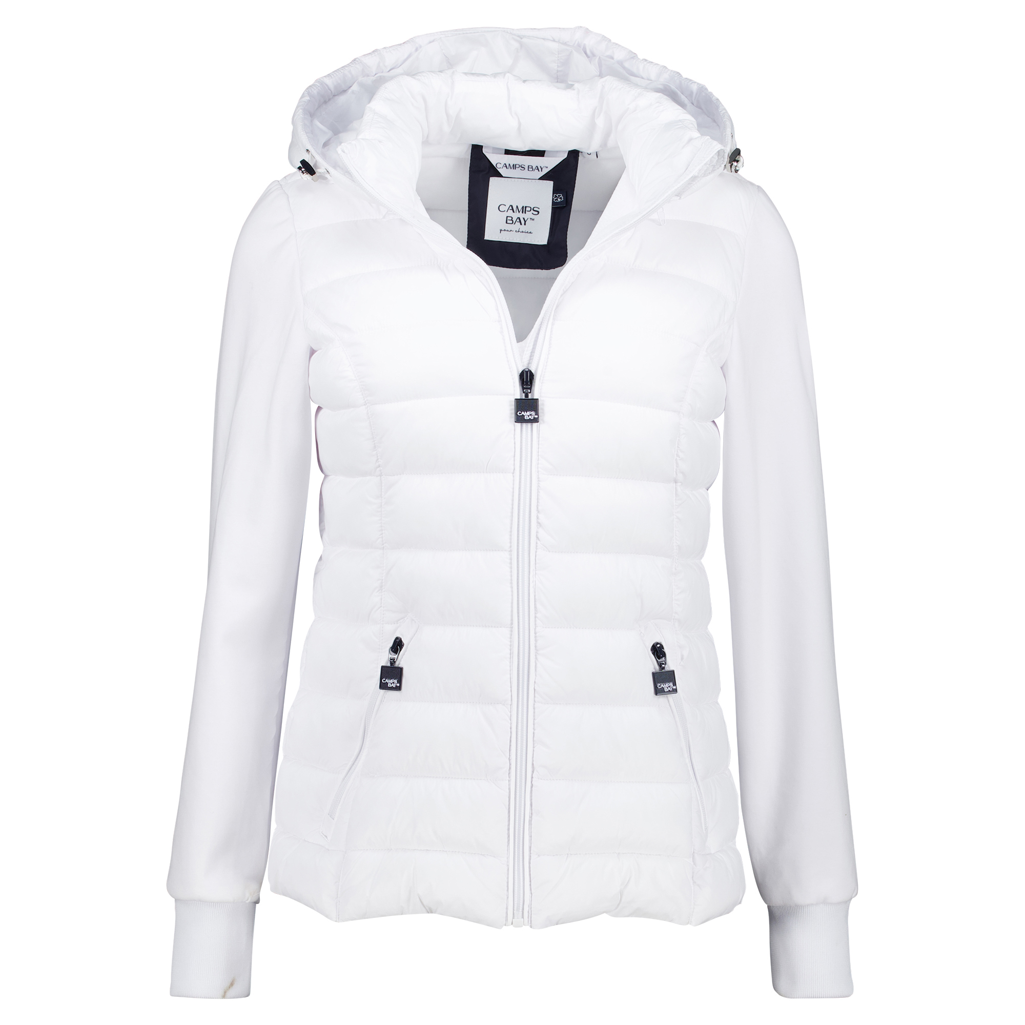 Weibliches Model mit CAMPS BAY Steppjacke in Weiß