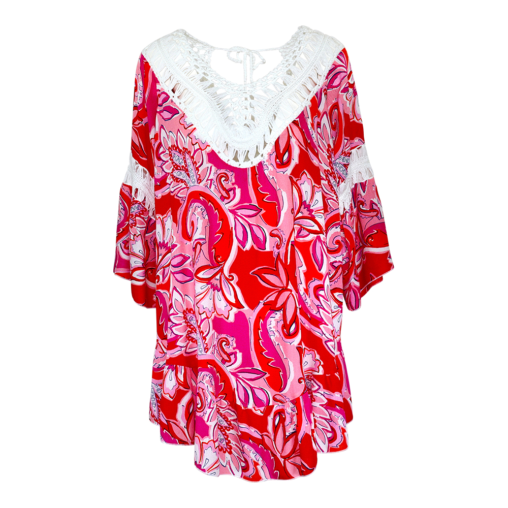 Weibliches Model mit CAMPS BAY Bluse in Pink Div.