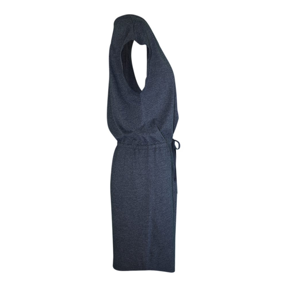 Weibliches Model mit CAMPS BAY Jerseykleid in Night Sky Melange