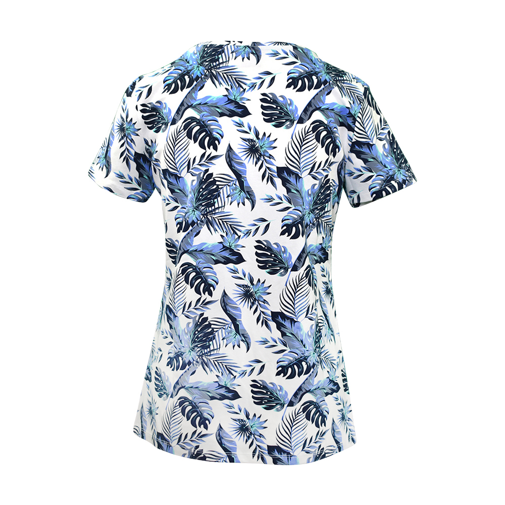 Weibliches Model mit CAMPS BAY T-Shirt in Aqua Sky