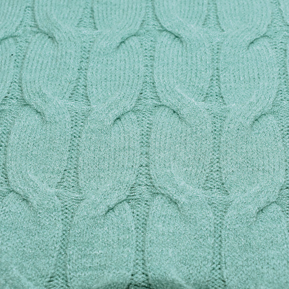 Weibliches Model mit CAMPS BAY Strickjacke in Harbour Grey