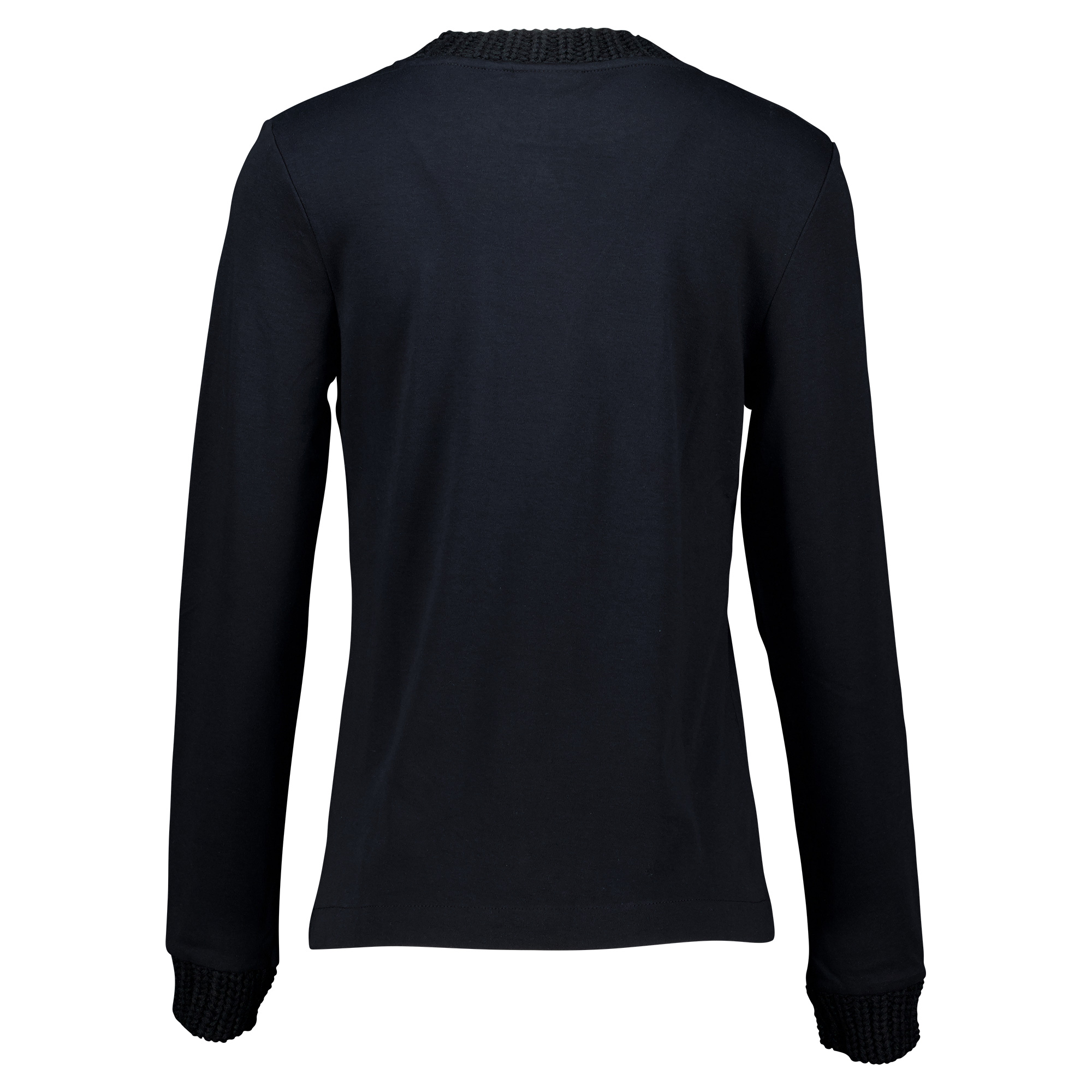 Weibliches Model mit CAMPS BAY Langarm-Shirt in Schwarz
