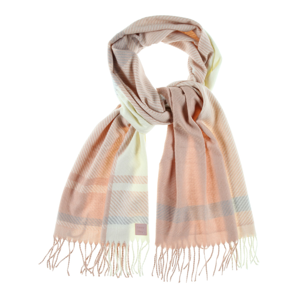 Weibliches Model mit CAMPS BAY Schal in Rose