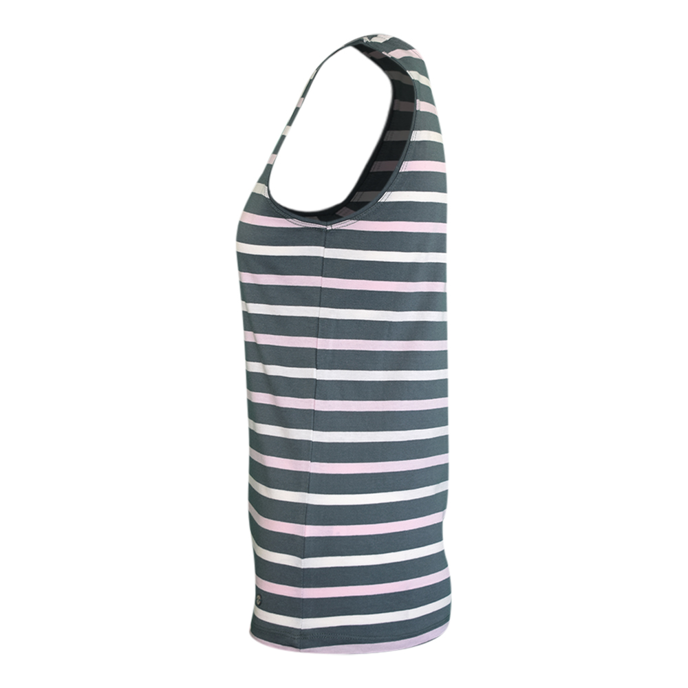 Weibliches Model mit CAMPS BAY Top in Balsam Green-Cradle Pink