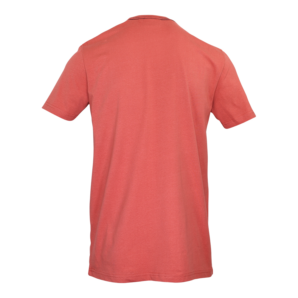 Männliches Model mit CAMPS BAY T-Shirt in Faded Rose
