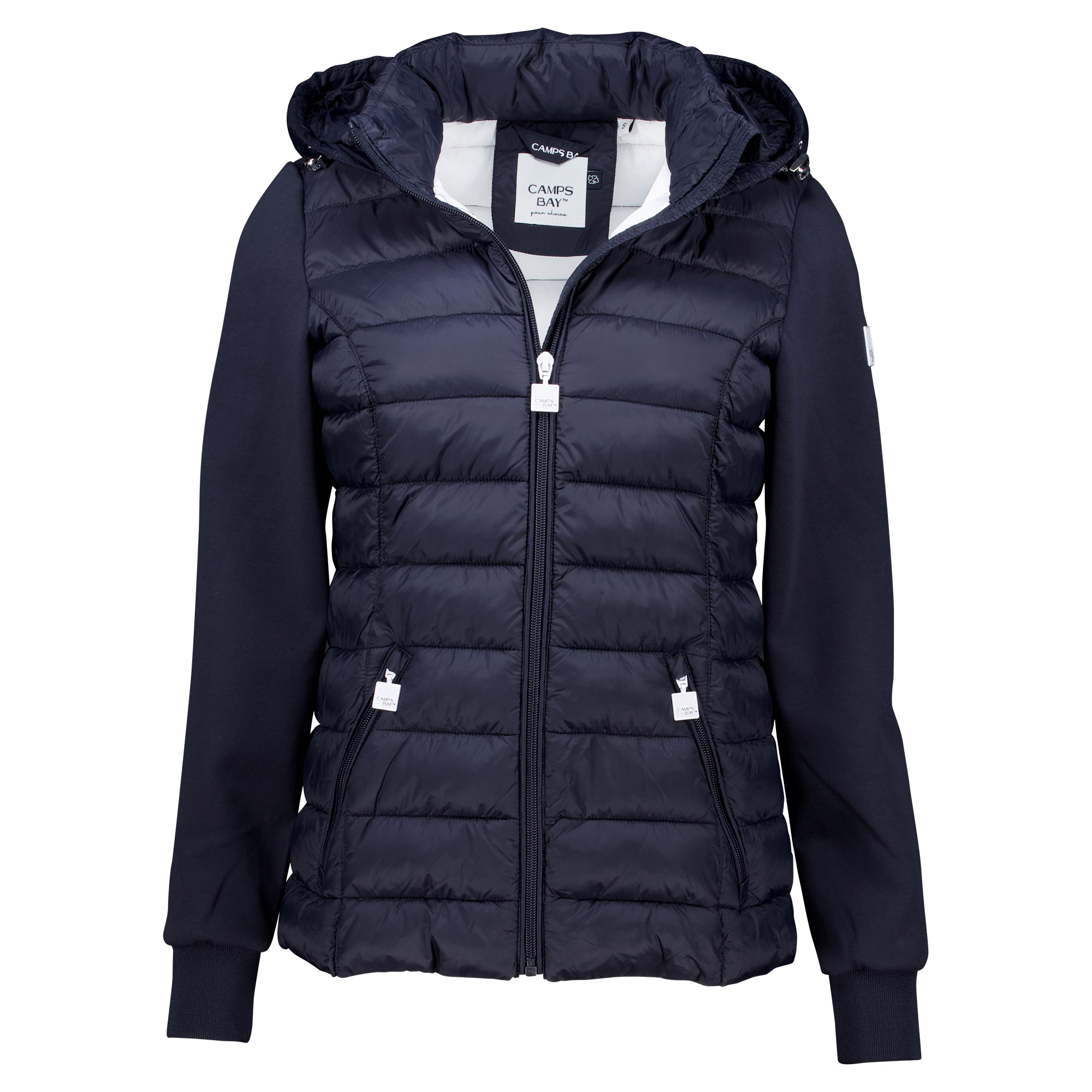 Weibliches Model mit CAMPS BAY Steppjacke 