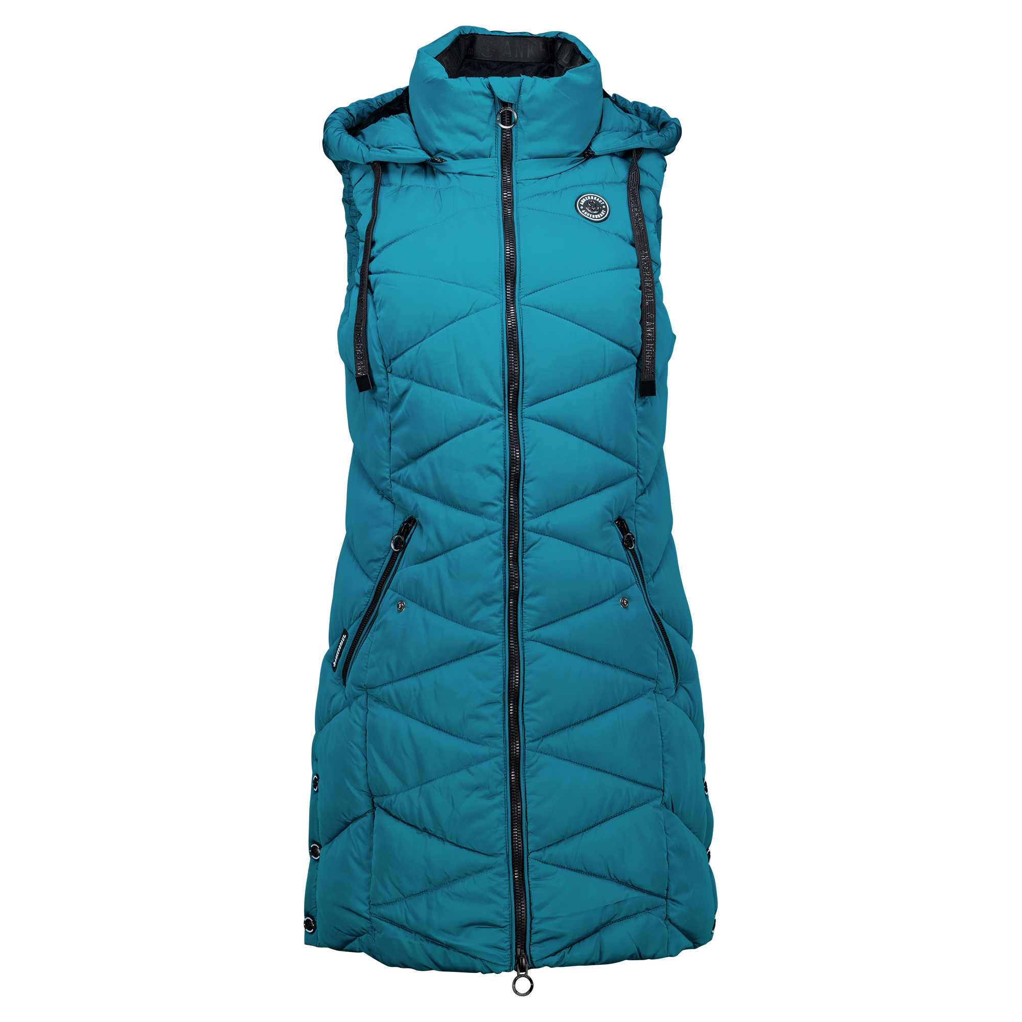 Weibliches Model mit ANKERBRAUT Long-Weste in Petrol