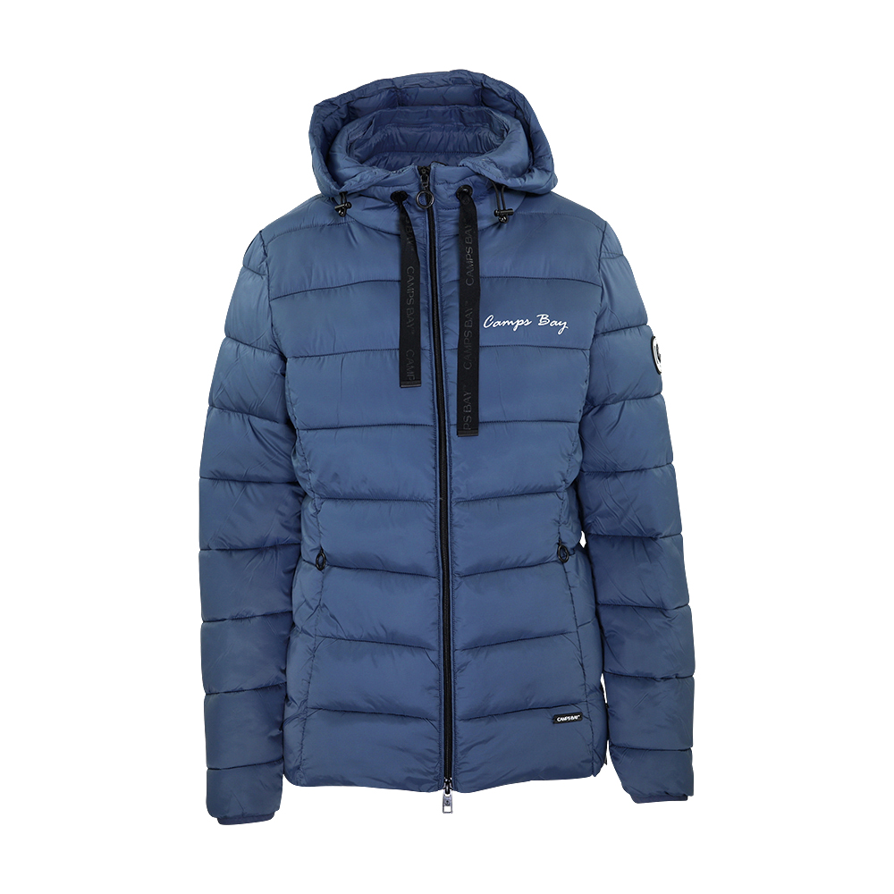 Weibliches Model mit CAMPS BAY Steppjacke in Bering Sea