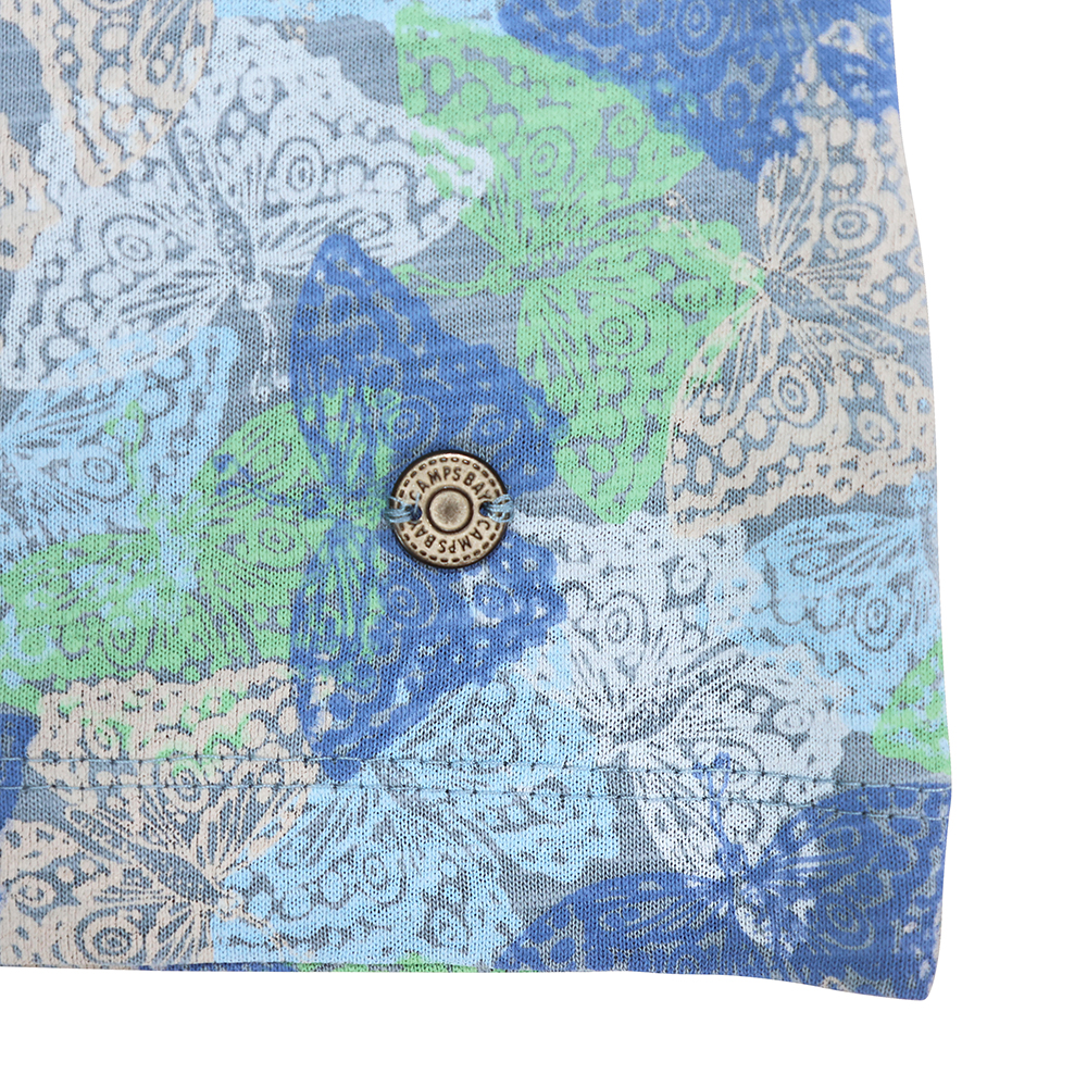 Weibliches Model mit CAMPS BAY T-Shirt in Winward Blue