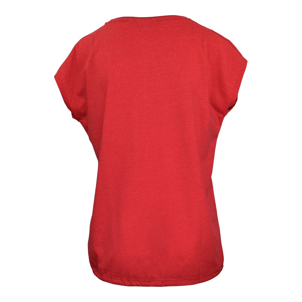 Weibliches Model mit CAMPS BAY T-Shirt in Savvy Red Melange
