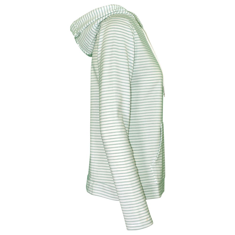 Weibliches Model mit CAMPS BAY Hoodie in Mint-Weiss
