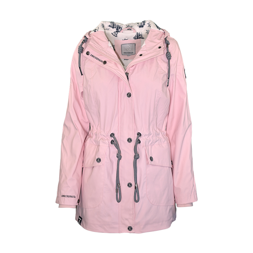 Weibliches Model mit ANKERBRAUT Wetterjacke 