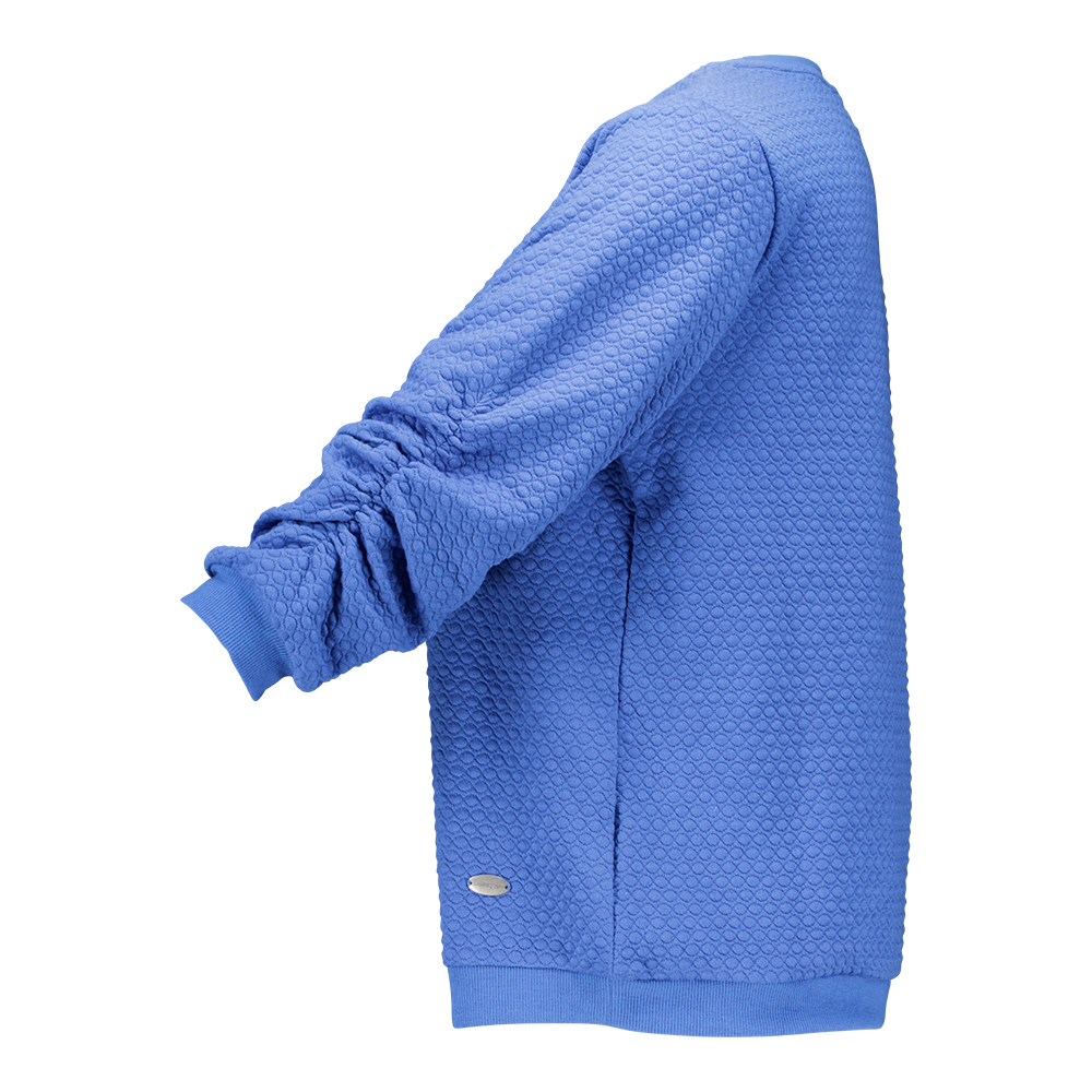 Weibliches Model mit CAMPS BAY Shirt in Blue