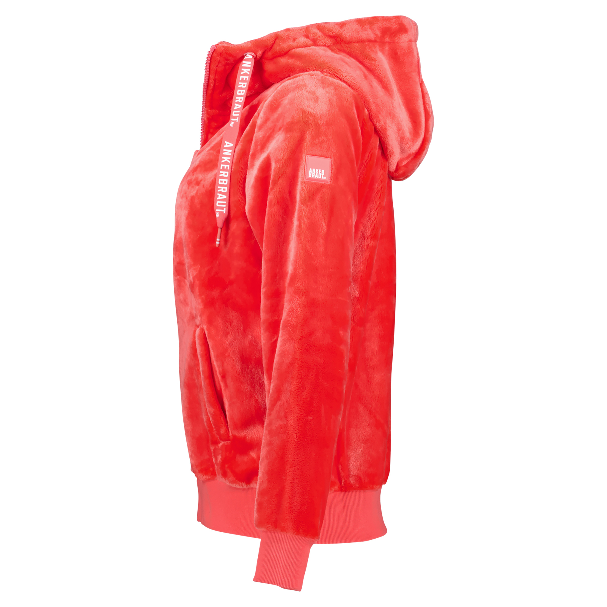Weibliches Model mit ANKERBRAUT Kuschel-Jacke in Koralle