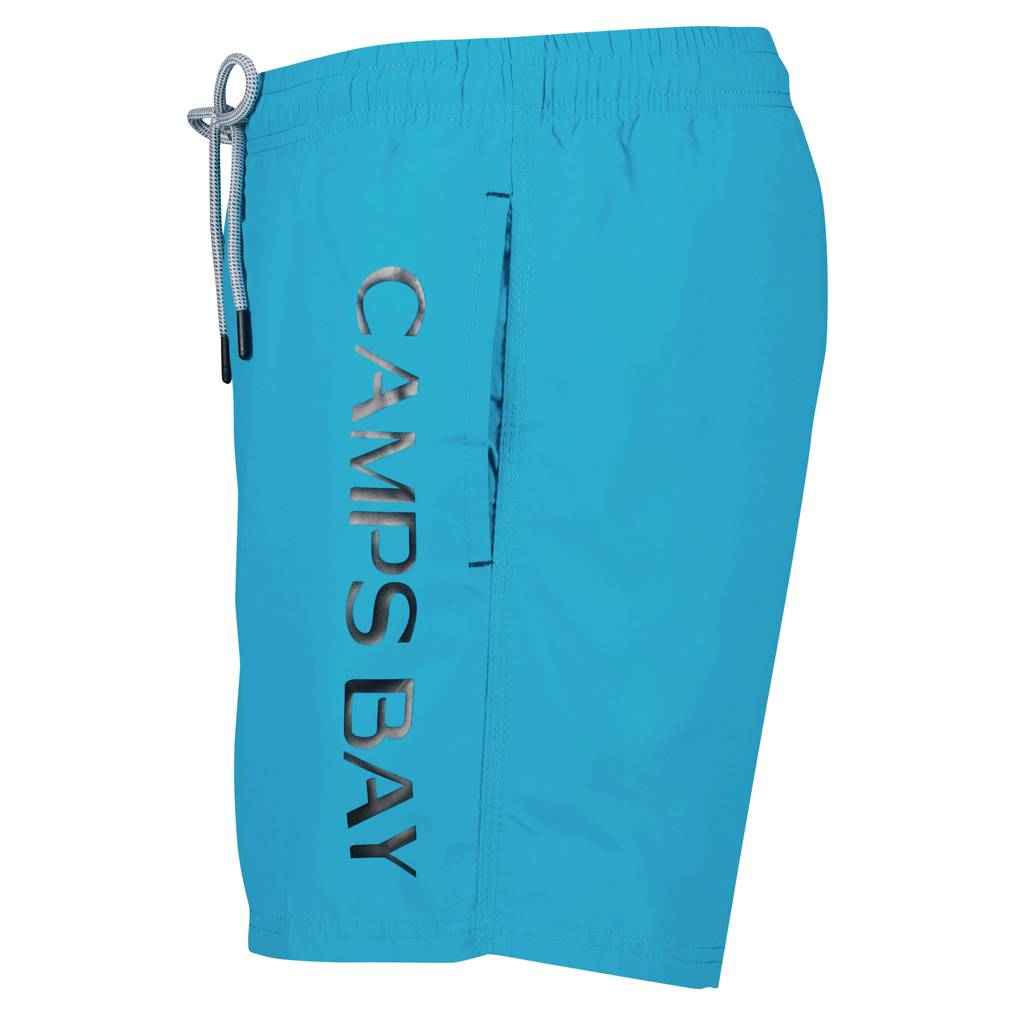 Männliches Model mit CAMPS BAY Badeshorts in Aqua