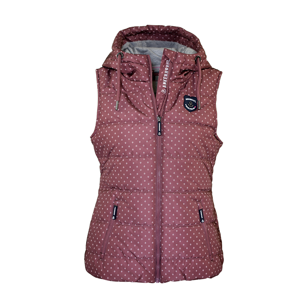 Weibliches Model mit ANKERBRAUT Weste in Rose Brown