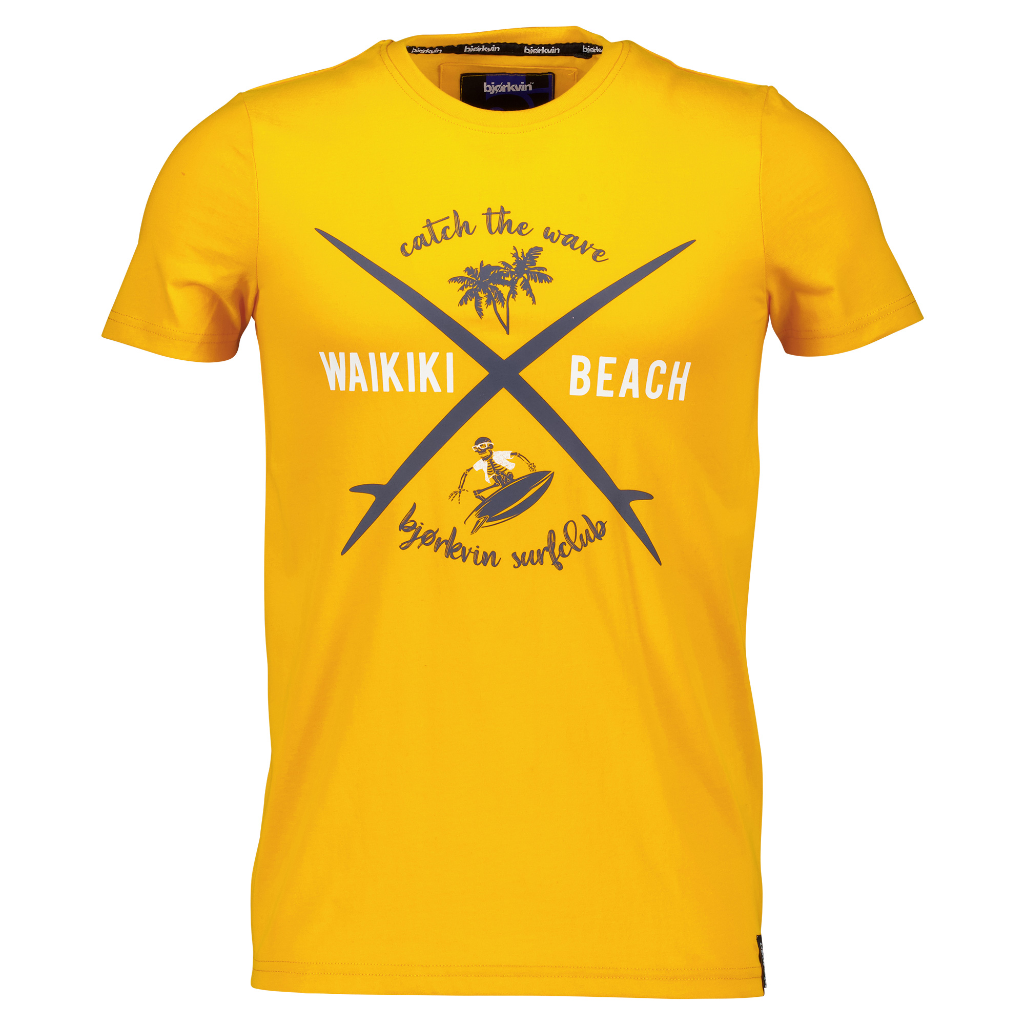 Männliches Model mit Björkvin T-Shirt in Radiant Yellow