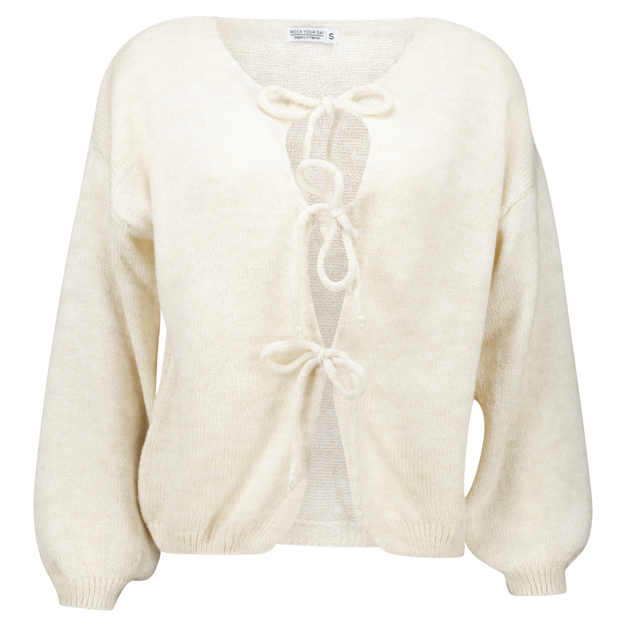Weibliches Model mit Rock Your Day Strickjacke 