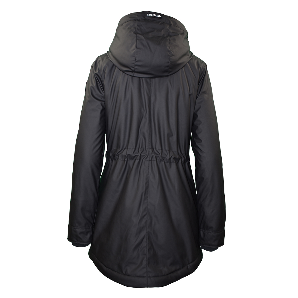 Weibliches Model mit ANKERBRAUT Wetterjacke in Schwarz