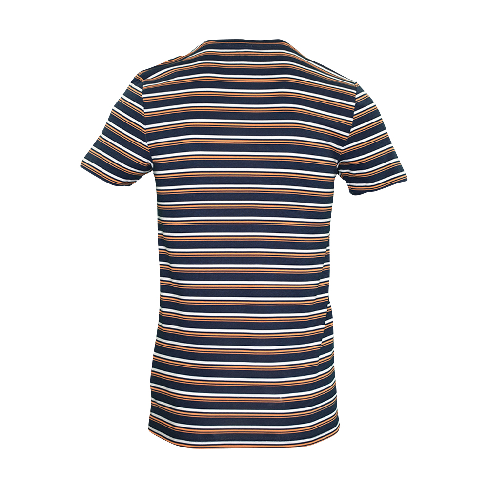 Männliches Model mit CAMPS BAY T-Shirt in Night Sky Orange
