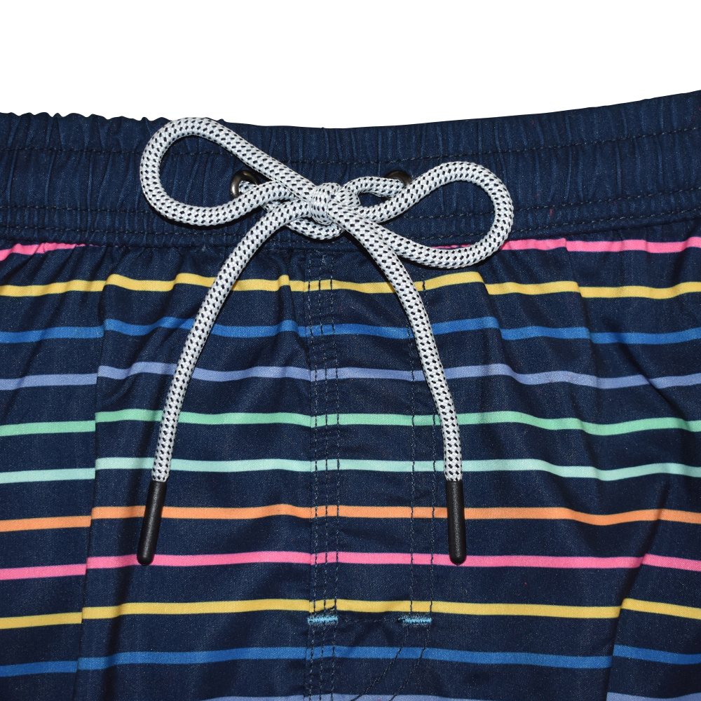 Männliches Model mit CAMPS BAY Bade-Shorts in Anse Lazio