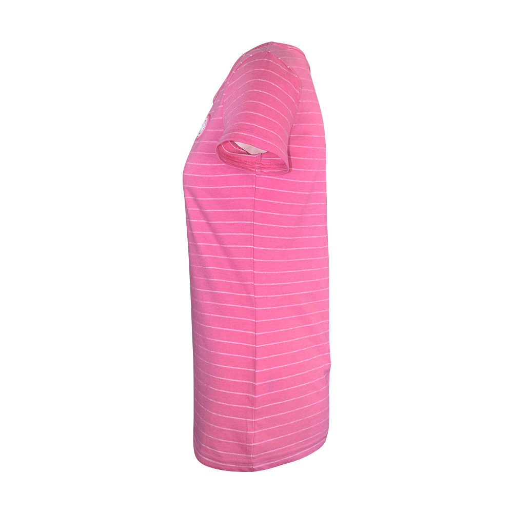 Weibliches Model mit ANKERBRAUT T-Shirt in Wild Orchid